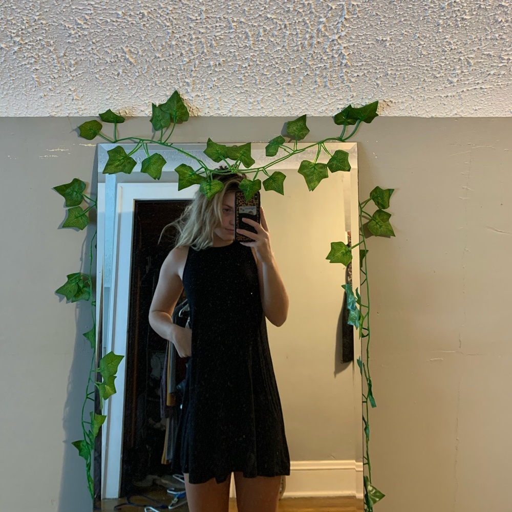 FOREVER 21 PLAIN BLACK DRESS